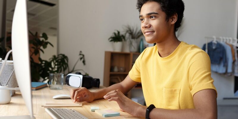 Ditch the Desk, Embrace the Couch: Online Learning Revolutionizing Comfort